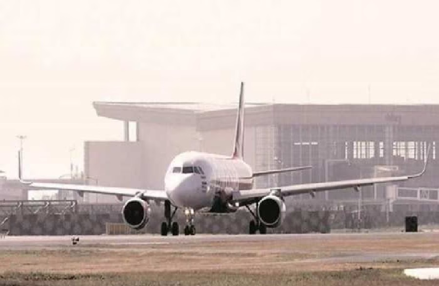 उपायुक्त अजय नाथ झा ने बोकारो एयरपोर्ट परिसर का किया औचक निरीक्षण